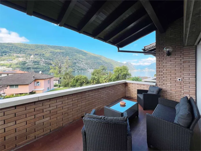 In vendita Villa Brusino Arsizio Svizzera - collaborazione con il portale immobiliare Smart-Propylaia