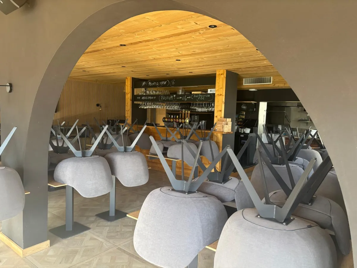Le Pâquier-Montbarry in affito Gastronomia Svizzera - 
cChic-immoHub Il vostro portale immobiliare