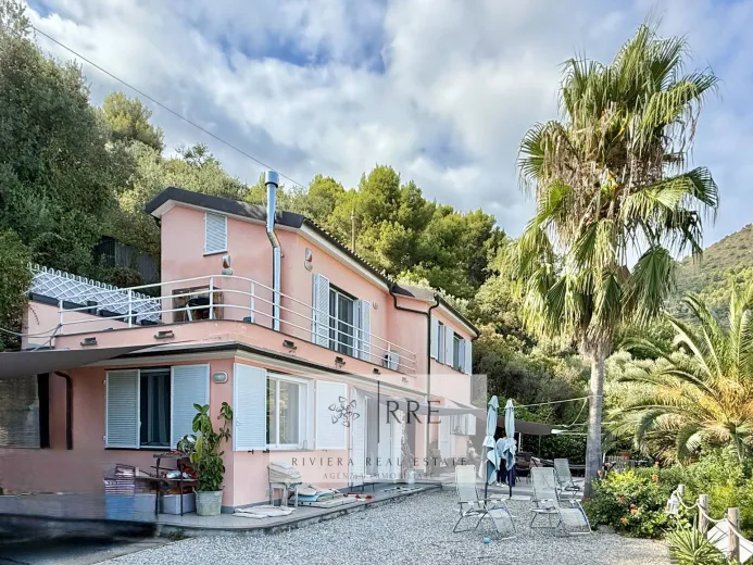 Anwesen zu verkaufen in ALASSIO - Smart Propylaia (2)