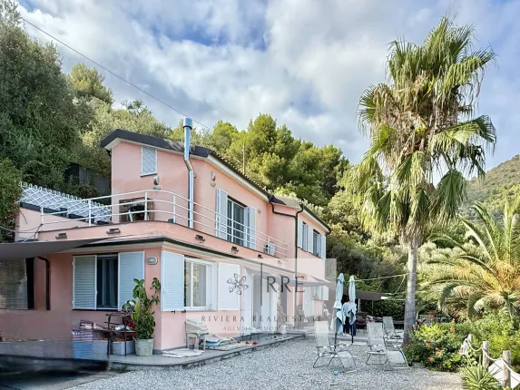 Anwesen zu verkaufen in ALASSIO (2)