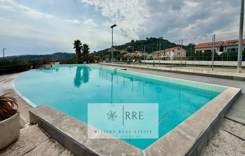 Anwesen zu verkaufen in Castellaro - ZWEIZIMMERWOHNUNGEN MIT MEERBLICK ZU VERKAUFEN in Castellaro golf club - Smart Propylaia (6)