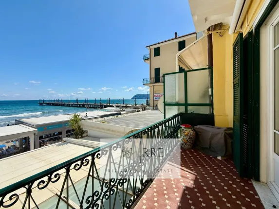 Wohnung zu verkaufen in ALASSIO (4)