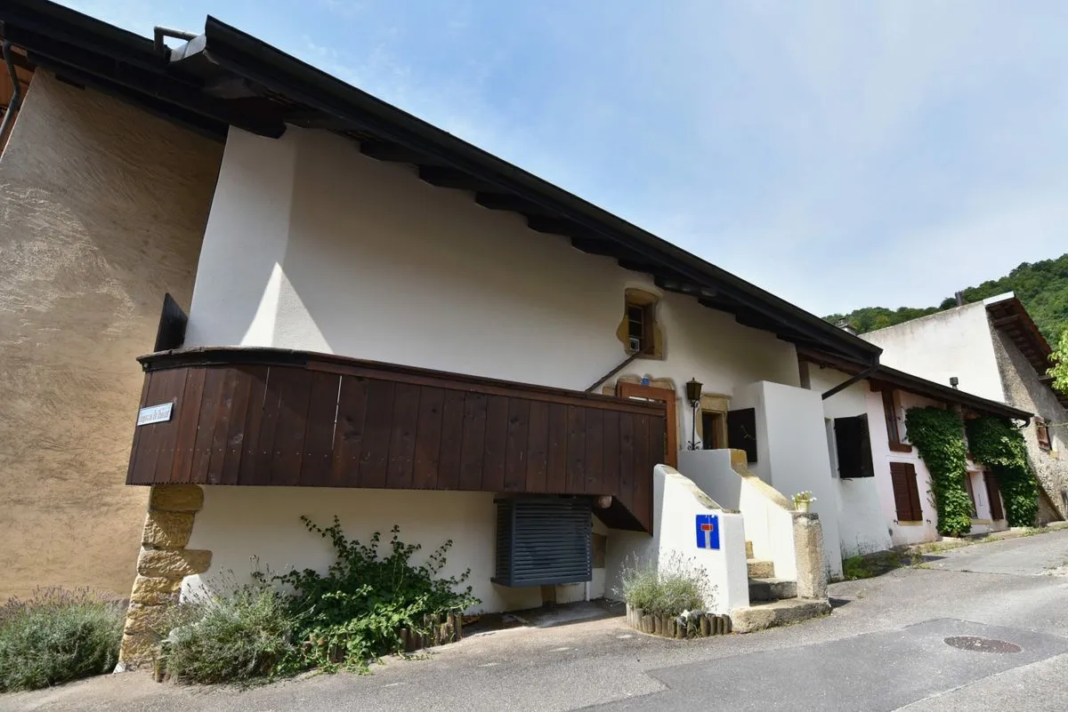 Cressier NE zu verkaufen Angebautes Haus Schweiz - cChic-immoHub Ihr Immobilienportal