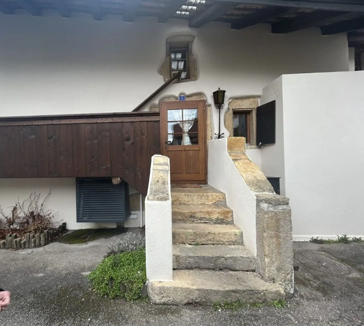 Cressier NE zu verkaufen Angebautes Haus Schweiz - cChic-immoHub Ihr Immobilienportal