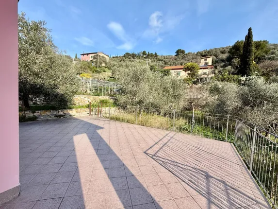 Anwesen zu verkaufen in Imperia (11)