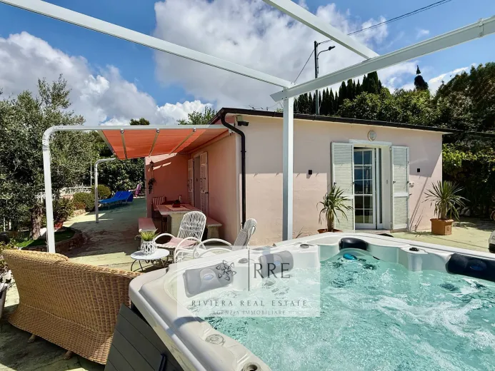 Anwesen zu verkaufen in Imperia - Freistehende VILLA mit spektakulärem Meerblick und Whirlpool zu verkaufen - Smart Propylaia (6)
