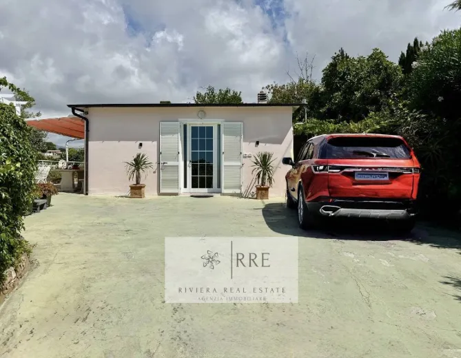 Anwesen zu verkaufen in Imperia - Freistehende VILLA mit spektakulärem Meerblick und Whirlpool zu verkaufen - Smart Propylaia (9)