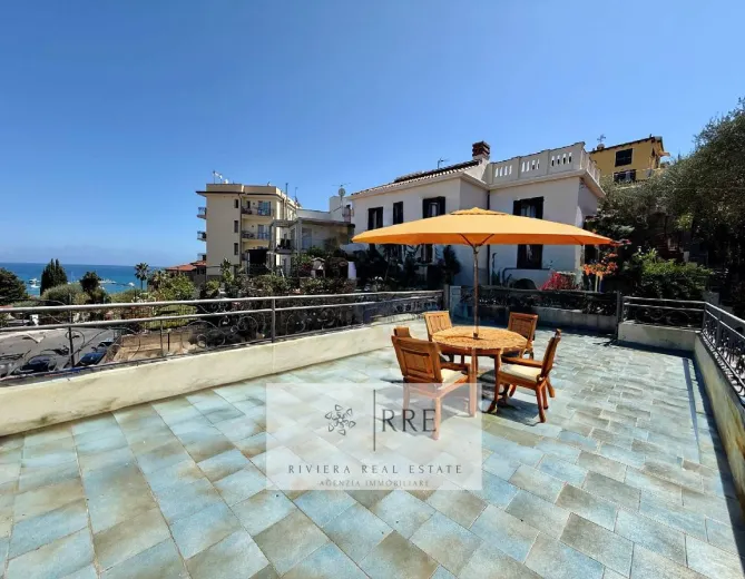 Anwesen zu verkaufen in Diano Marina - VILLA mit atemberaubender Aussicht, nur wenige Schritte vom Meer entfernt, mit Garten - Smart Propylaia (3)