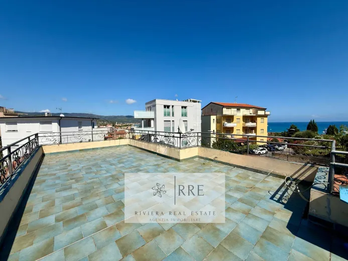 Anwesen zu verkaufen in Diano Marina - VILLA mit atemberaubender Aussicht, nur wenige Schritte vom Meer entfernt, mit Garten - Smart Propylaia (9)