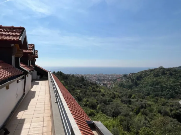 Appartamento in vendita a Alassio - Mansarda con splendida vista - Smart Propylaia (9)
