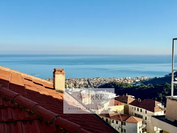 Gebäude mit Terrasse und spektakulärem Meerblick