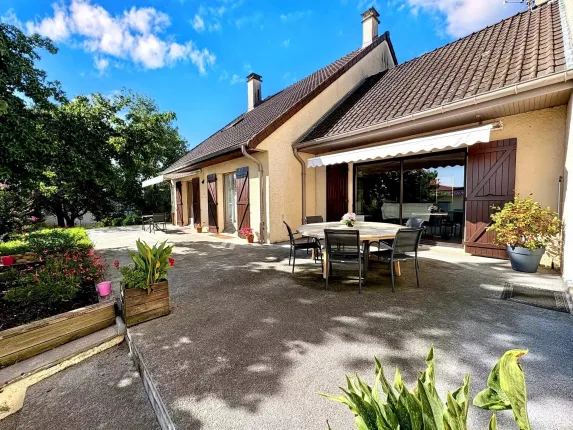 Einfamilienhaus zu verkaufen in Digoin, 11 Zimmer, 357 m2