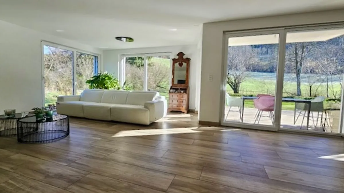 Fleurier zu verkaufen Angebautes Haus Schweiz - cChic-immoHub Ihr Immobilienportal