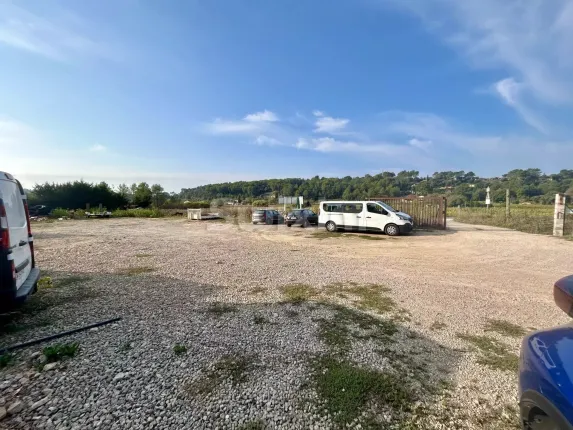 Grundstück zu verkaufen in Lorgues (2)