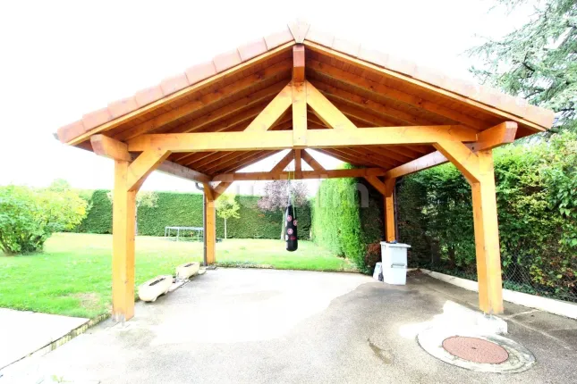 Casa in vendita a Archamps (2)