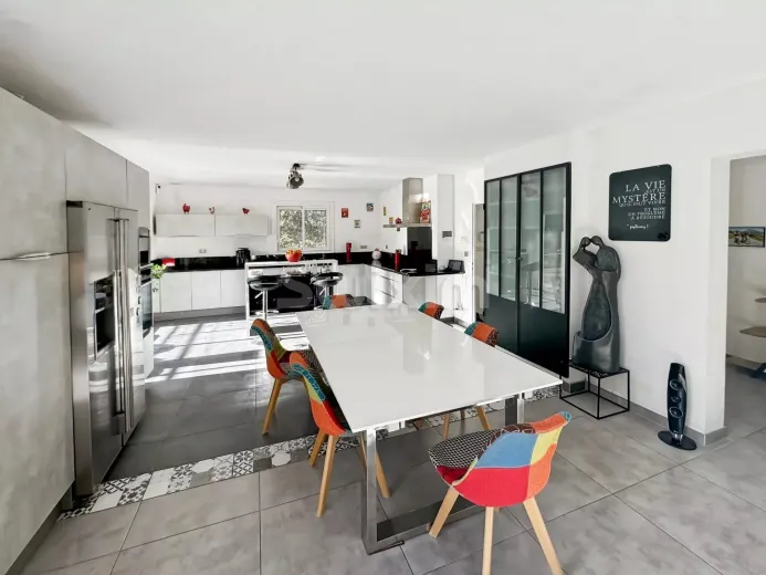 Haus zu verkaufen in Aiguèze - Einfamilienhaus zu verkaufen in Aiguèze, 10 Zimmer, 205 m2 - Smart Propylaia (6)