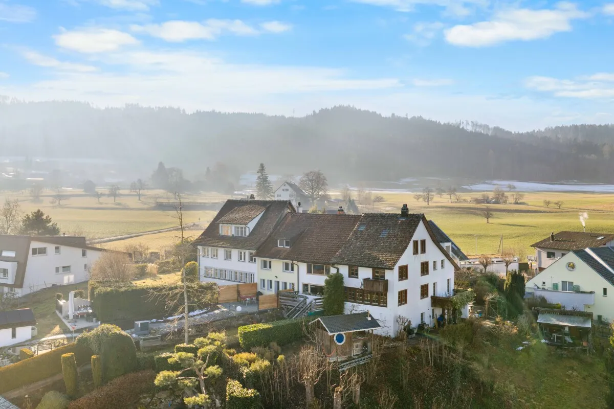 Egg b. Zürich zu verkaufen Angebautes Haus Schweiz - cChic-immoHub Ihr Immobilienportal