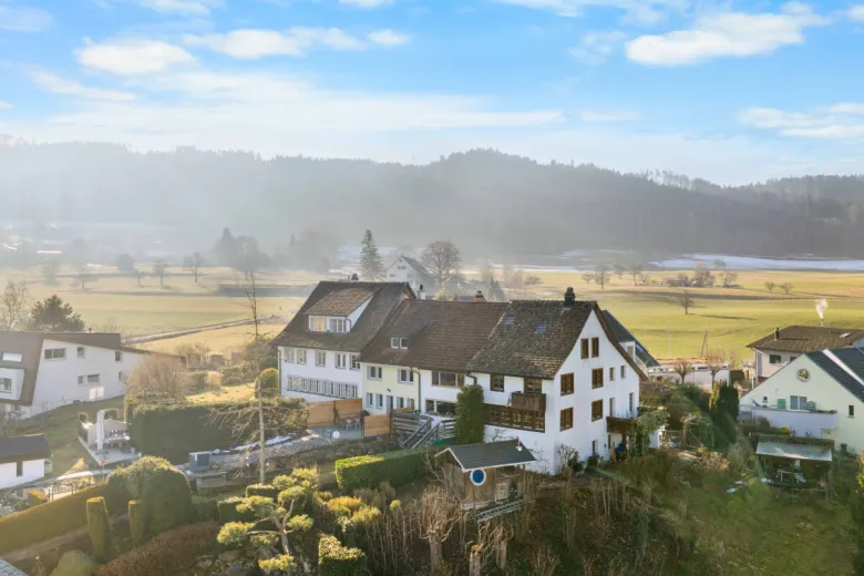 Zu verkaufen Egg b. Zürich Angebautes Haus Schweiz - cChic-immoHub Ihr Immobilienportal
