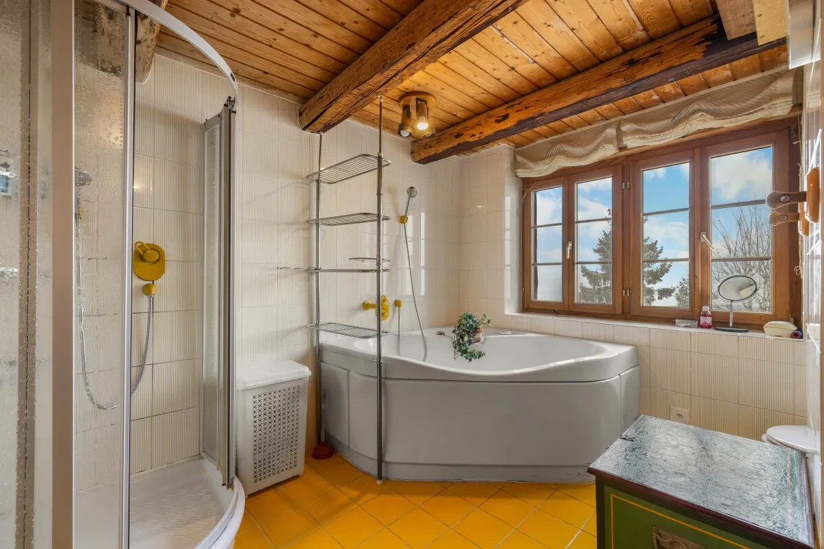 Egg b. Zürich zu verkaufen Angebautes Haus Schweiz - cChic-immoHub Ihr Immobilienportal