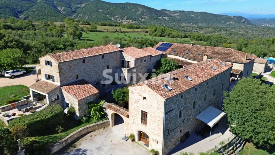 Haus zu verkaufen in Vagnas - Schönes Mas Ardéchois mit 5 Gîtes, einem Haus und 50ha Land - Smart Propylaia (45)