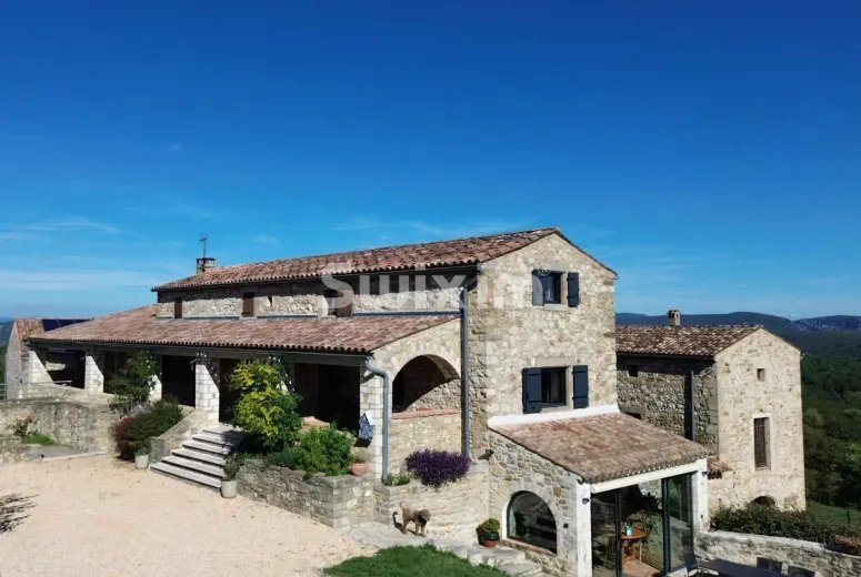 Haus zu verkaufen in Vagnas - Schönes Mas Ardéchois mit 5 Gîtes, einem Haus und 50ha Land - Smart Propylaia (48)