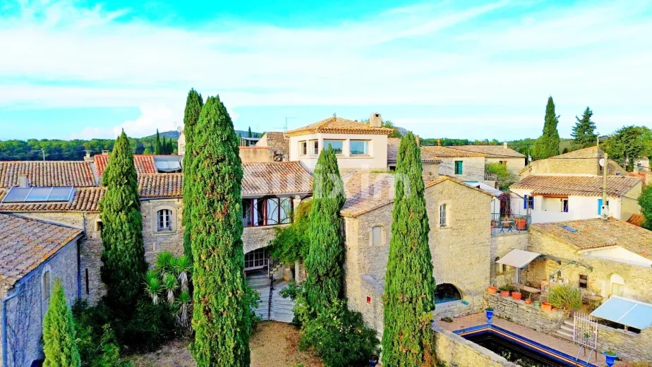 Maison à vendre à Sommières - Magnifique Propriété proche de Sommières à 35 mn de la plage et de Montpellier et la gare TGV - Smart Propylaia (51)