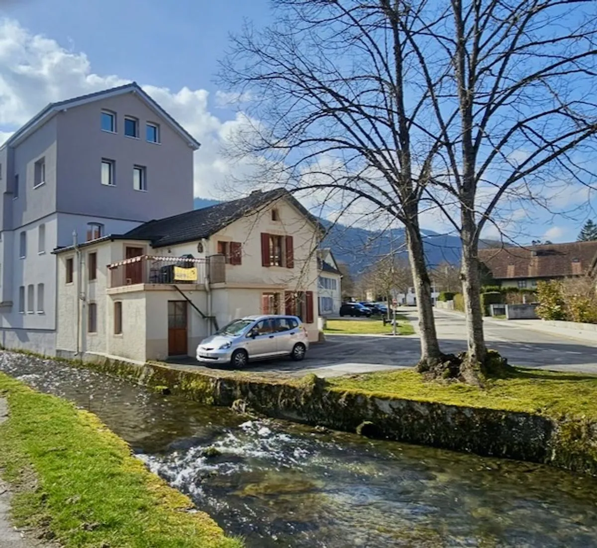 Fleurier zu verkaufen Angebautes Haus Schweiz - cChic-immoHub Ihr Immobilienportal