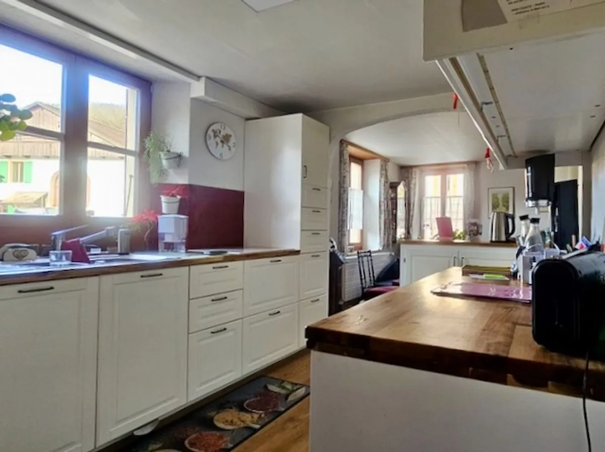 Fleurier zu verkaufen Angebautes Haus Schweiz - cChic-immoHub Ihr Immobilienportal