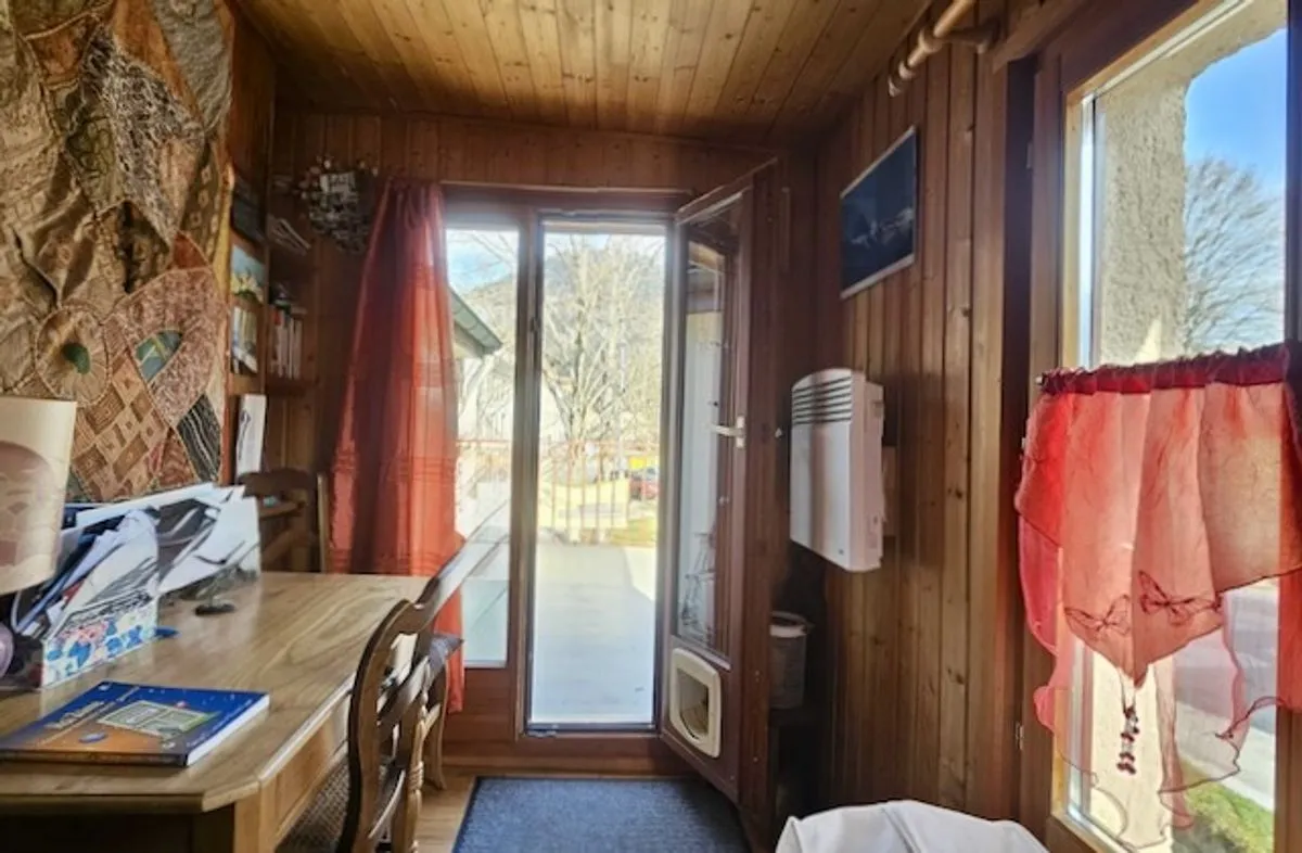 Fleurier zu verkaufen Angebautes Haus Schweiz - cChic-immoHub Ihr Immobilienportal