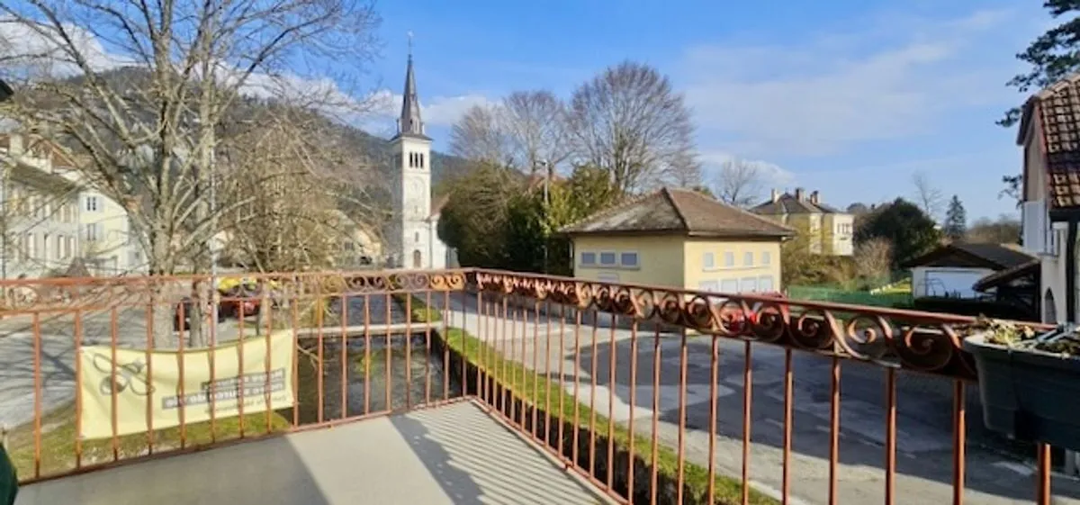 Fleurier zu verkaufen Angebautes Haus Schweiz - cChic-immoHub Ihr Immobilienportal