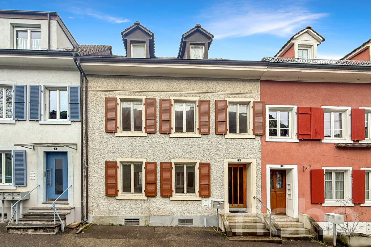 Bruderholz zu verkaufen Angebautes Haus Schweiz - cChic-immoHub Ihr Immobilienportal