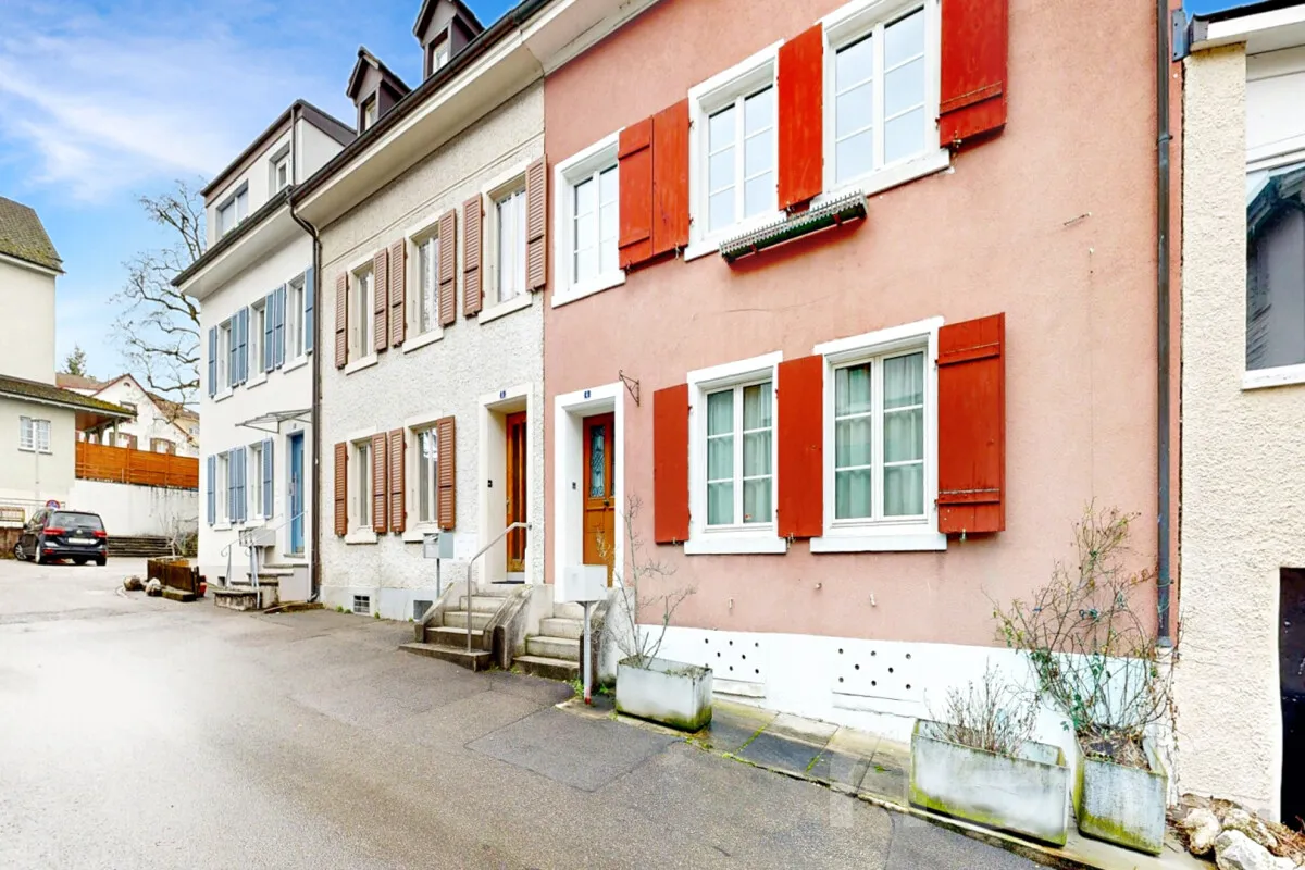 Bruderholz zu verkaufen Angebautes Haus Schweiz - cChic-immoHub Ihr Immobilienportal