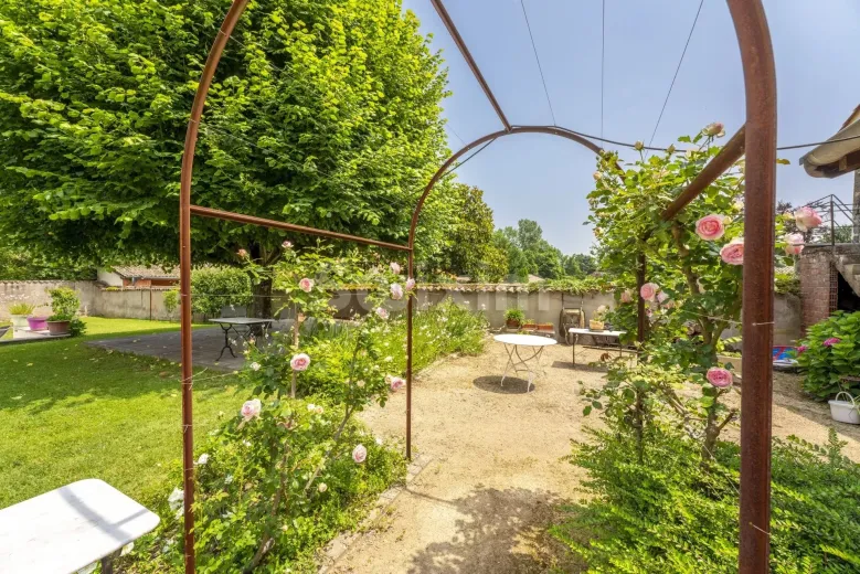 Maison à vendre à Charentay - Elégante maison bourgeoise au cœur du village - Smart Propylaia (3)