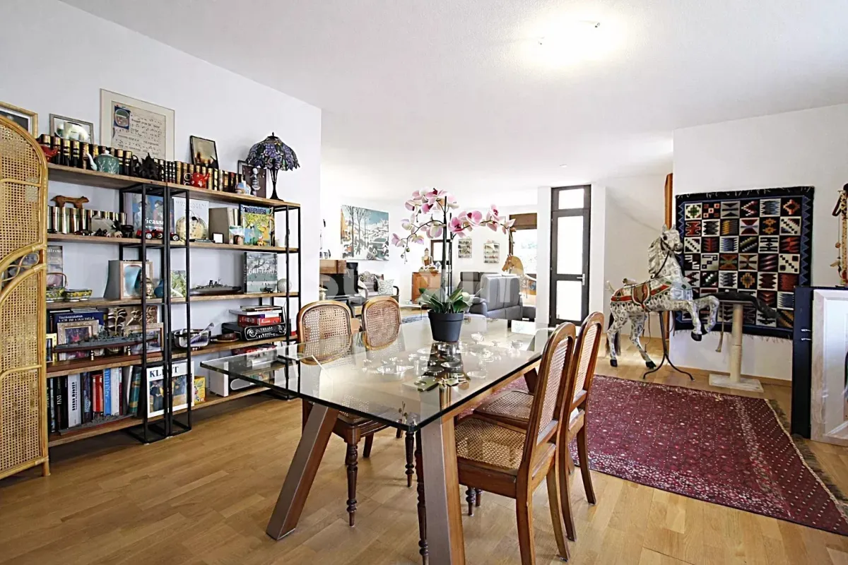 Troinex zu verkaufen Angebautes Haus Schweiz - cChic-immoHub Ihr Immobilienportal