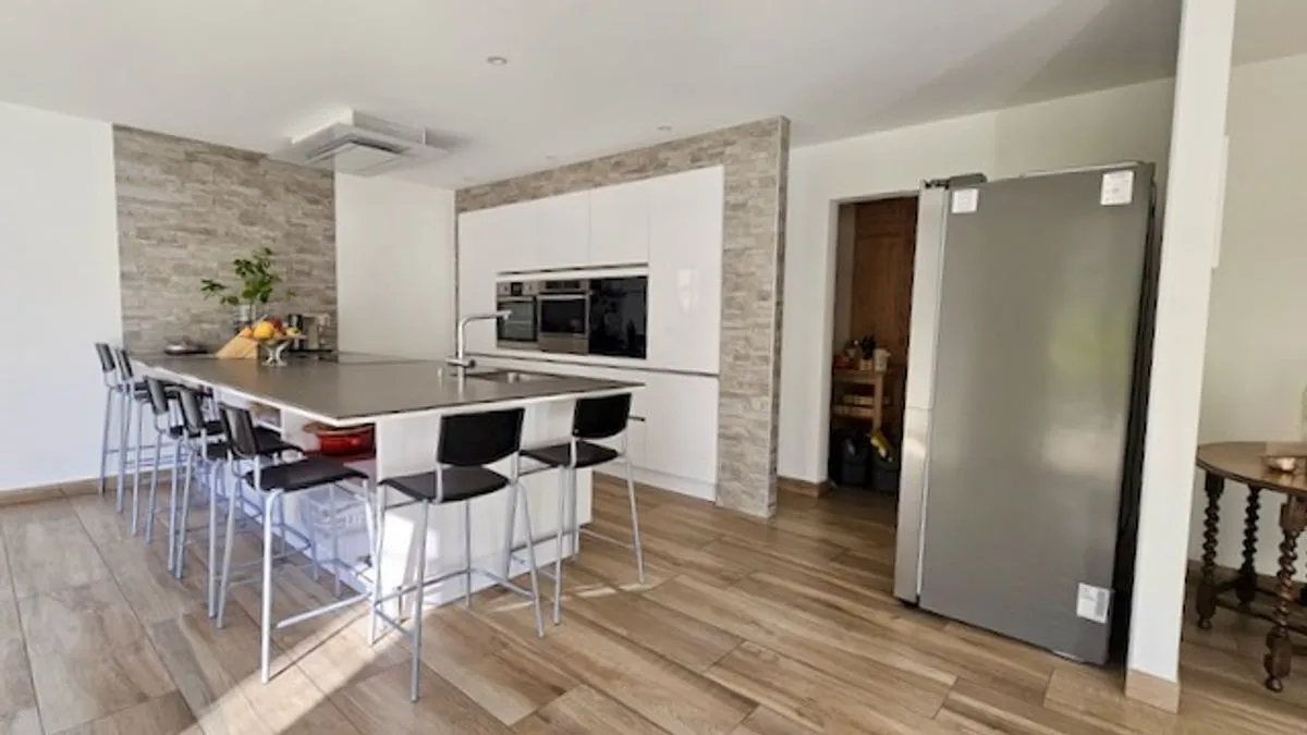 Fleurier zu verkaufen Angebautes Haus Schweiz - cChic-immoHub Ihr Immobilienportal