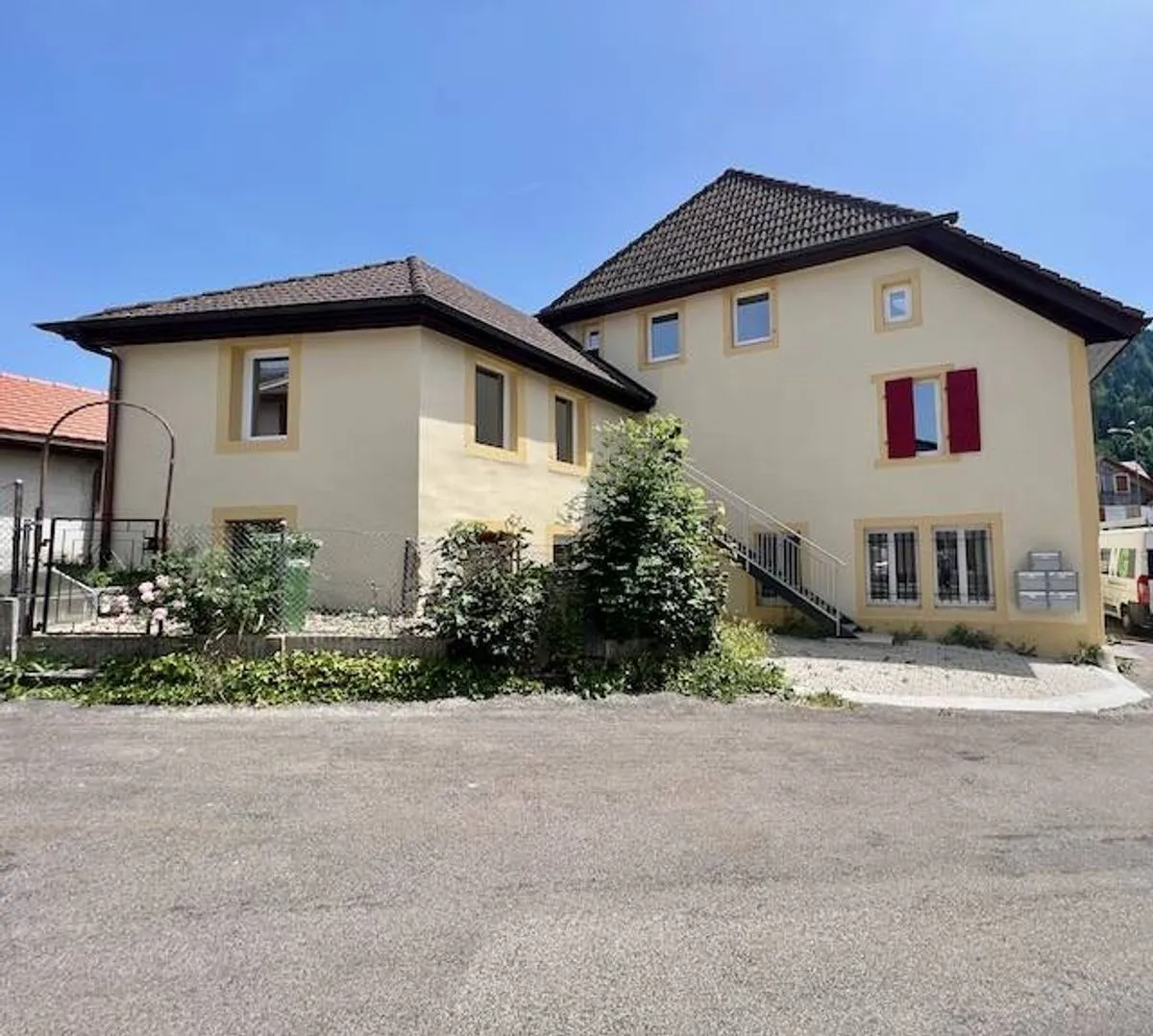 Couvet zu verkaufen Mehrfamilienhaus Schweiz - cChic-immoHub Ihr Immobilienportal