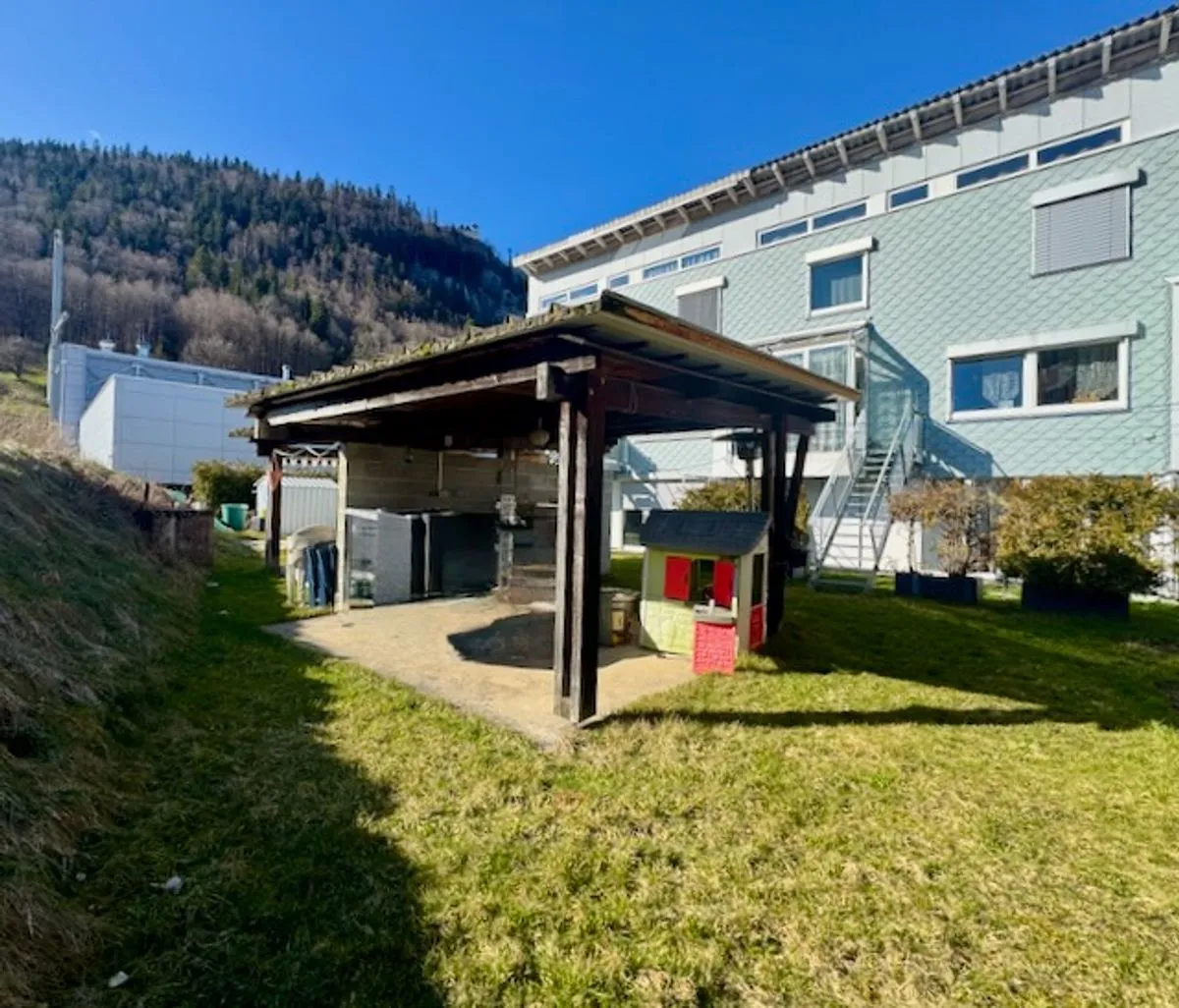 Fleurier zu verkaufen Angebautes Haus Schweiz - cChic-immoHub Ihr Immobilienportal