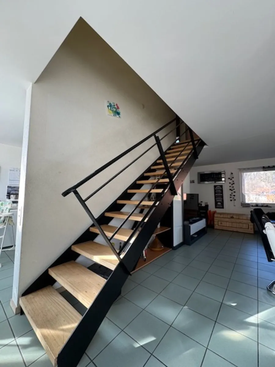 Fleurier zu verkaufen Angebautes Haus Schweiz - cChic-immoHub Ihr Immobilienportal