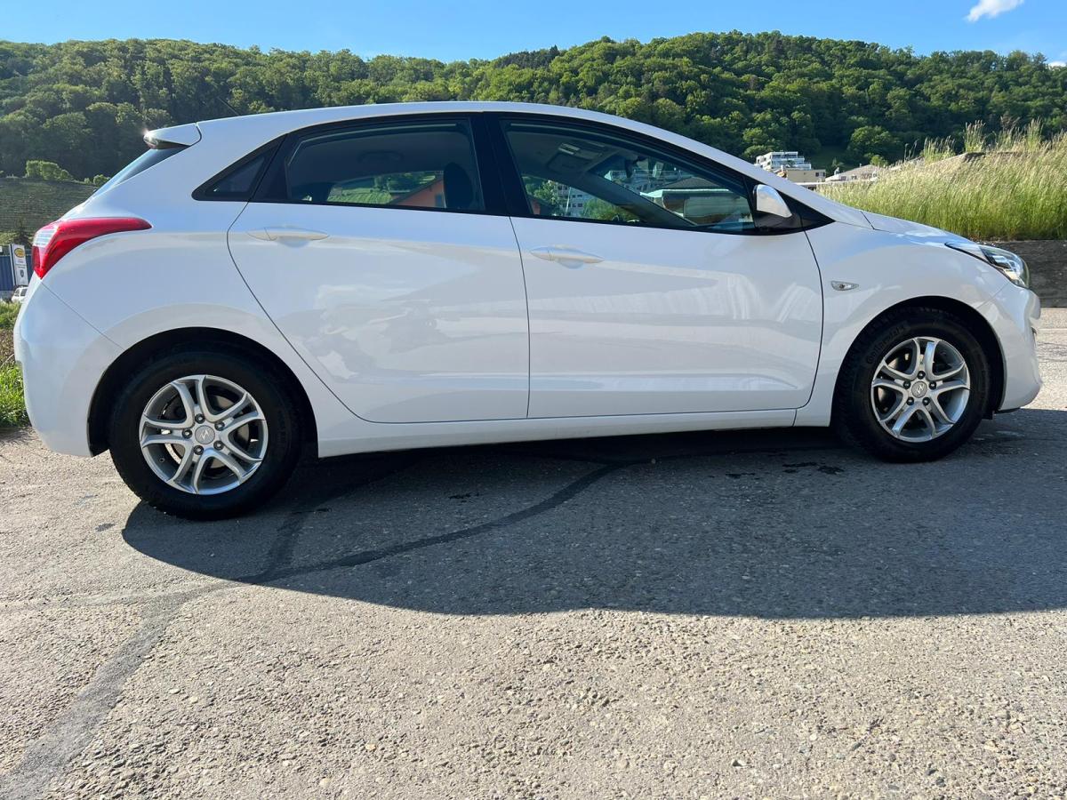 Hyundai i30 Fastback zu verkaufen - Smart Propylaia (2)