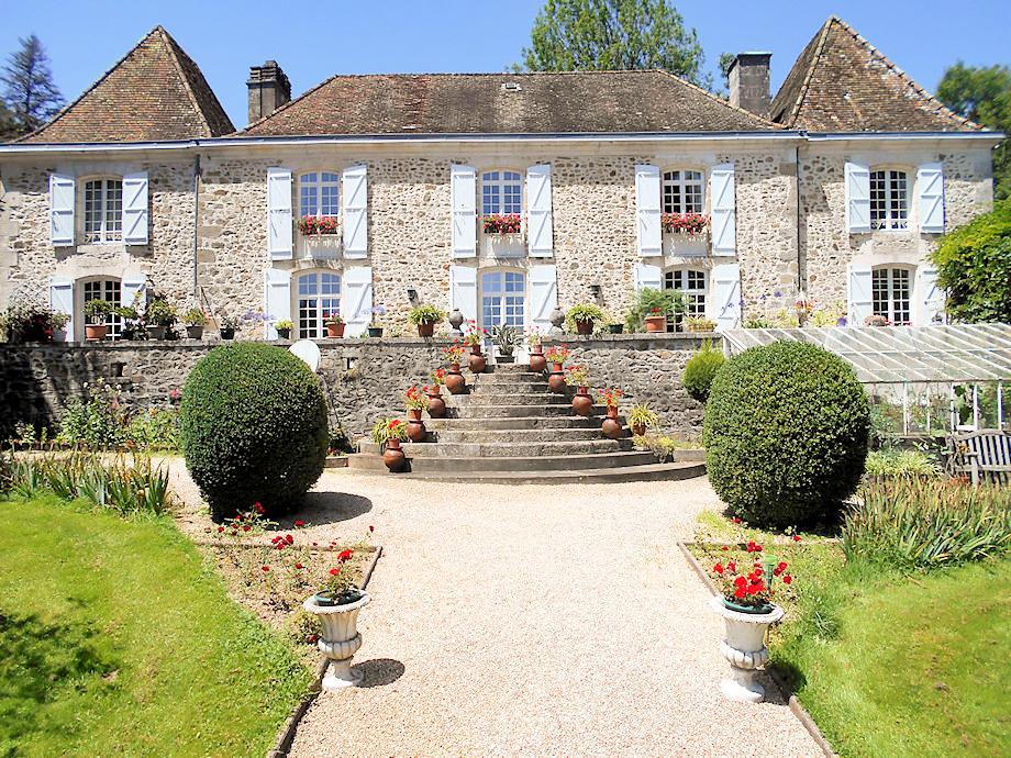 House for sale in Nontron - FRANCE - DORDOGNE - NONTRON - CASTLE - Smart Propylaia (3)