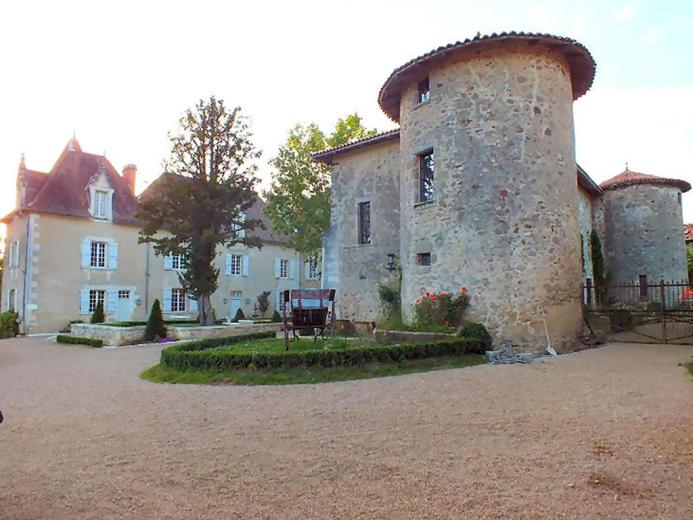 House for sale in Cherves-Châtelars - FRANCE - CHARENTE - CHERVES-CHÂTELARS - CASTLE - Smart Propylaia (3)