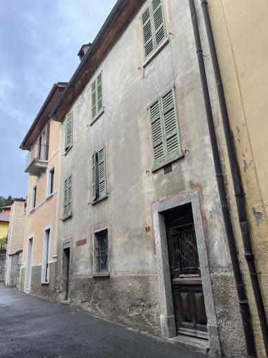 House for sale in Arogno - Arogno, a characteristic portion of the house to be renovated - Smart Propylaia (3)