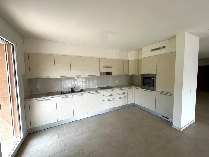 Wohnung zu verkaufen in Chiasso - 5-Zimmer-Penthouse mit Balkon, 2 Bädern und 2 Parkplätzen. - Smart Propylaia (3)