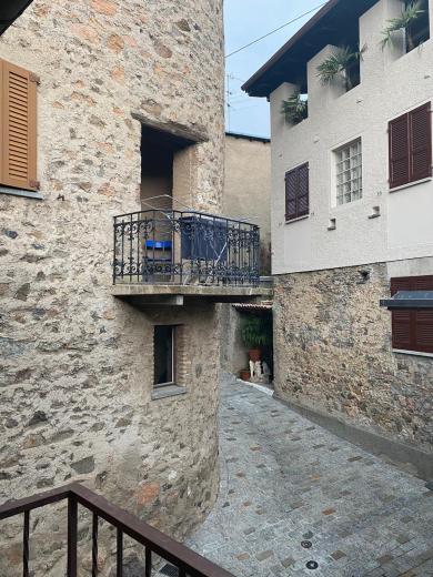 Casa in vendita a Carona - AFFASCINANTE CASA STORICA NEL CENTRO DI CARONA CON BOX - PERFETTA PER RESIDENZA, CASA VACANZA O AIRBNB - INTROVABILE !!!! - Smart Propylaia (6)