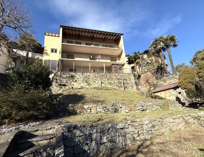 Haus zu verkaufen in Vernate - Geräumiges 6,5-Zimmer-Haus mit atemberaubendem Panoramablick und Seeblick - Smart Propylaia (3)