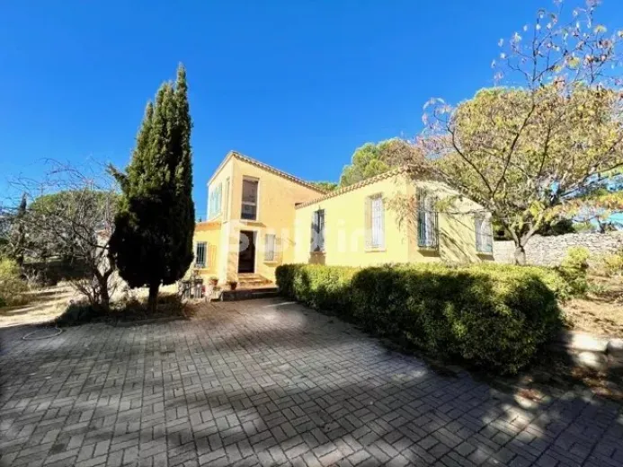 House for sale in Sète