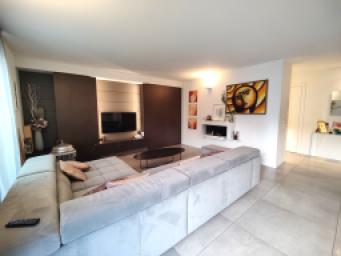 Moderno appartamento di 4,5 locali con giardino.