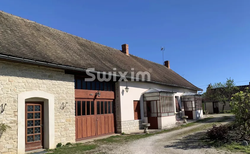 House for sale in Épervans