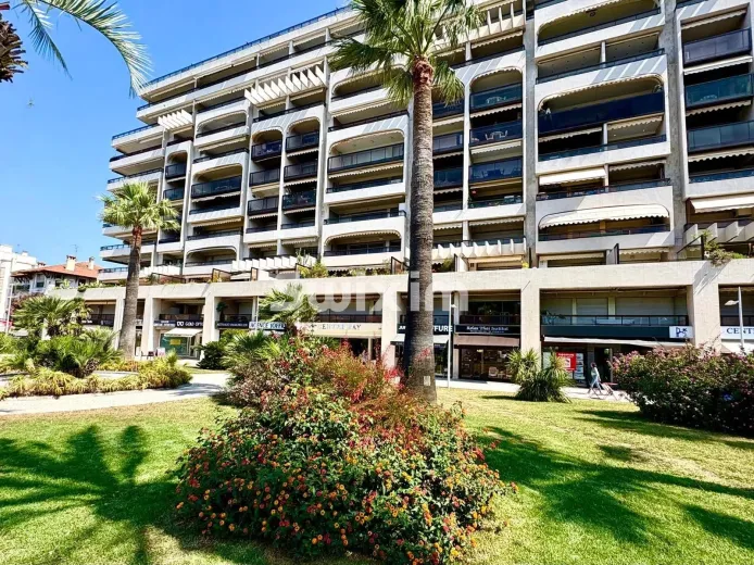 Appartamento in vendita a Antibes (2)