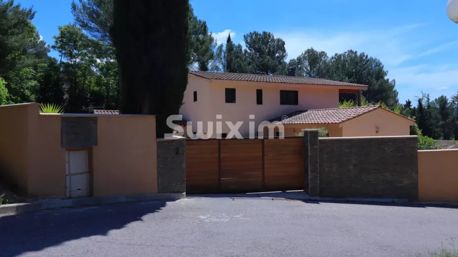 Villa zu verkaufen in Aix-En-Provence, 5 Zimmer, 165.38 m2